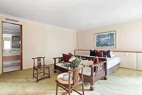 Stylish & Cozy 4BR Retreat With Free Parking
