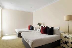 Stylish & Cozy 4BR Retreat With Free Parking