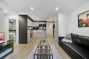 A Comfy 2BR Apt, 5-min Walk To Melbourne Central