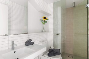 A Comfy & Stylish Apt Near Melbourne Central & QV