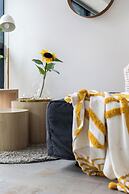 A Comfy & Stylish Apt Near Melbourne Central & QV