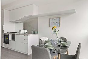 A Comfy & Stylish Apt Near Melbourne Central & QV