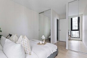 A Cozy 2BR Apt With Panoramic Views, Free Parking