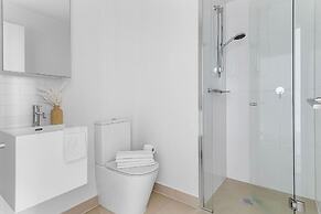 A Cozy 2BR Apt With Panoramic Views, Free Parking