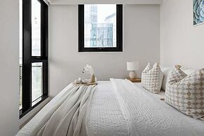 A Cozy 2BR Apt With Panoramic Views, Free Parking