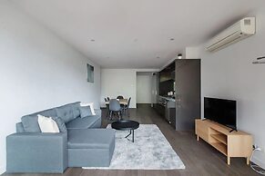 A 3BR Apt Next to Melbourne Zoo, Free Parking