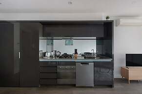 A 3BR Apt Next to Melbourne Zoo, Free Parking