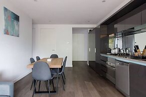 A 3BR Apt Next to Melbourne Zoo, Free Parking