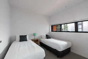 A 3BR Apt Next to Melbourne Zoo, Free Parking