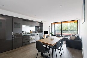 A 3BR Apt Next to Melbourne Zoo, Free Parking