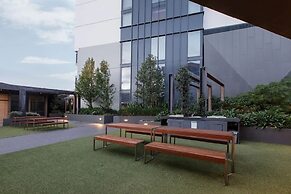 A 3BR Apt Next to Melbourne Zoo, Free Parking