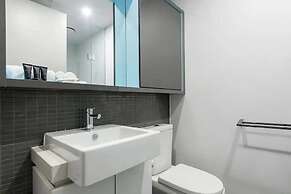 A 3BR Apt Next to Melbourne Zoo, Free Parking
