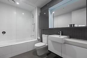 A 3BR Apt Next to Melbourne Zoo, Free Parking