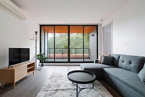 A 3BR Apt Next to Melbourne Zoo, Free Parking