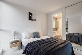 A 3BR Apt Next to Melbourne Zoo, Free Parking