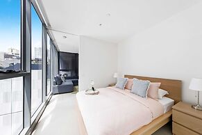 A Chic Apt With a Large Balcony Next to Grand Prix