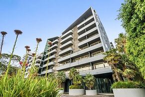 A Chic Apt With a Large Balcony Next to Grand Prix
