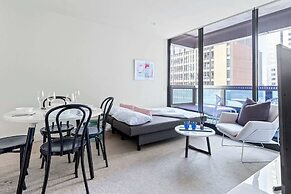 City View 2br, Free Parking, Bright & Central Apt