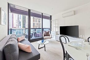City View 2br, Free Parking, Bright & Central Apt
