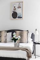 A Cozy 2BR Apt Right on Buzzing Chapel Street