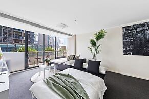A Large 2BR Apt Near Crown, Sleeps 8, Free Parking