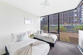 A Large 2BR Apt Near Crown, Sleeps 8, Free Parking