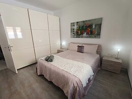 Pembroke Double Room with Private Bath