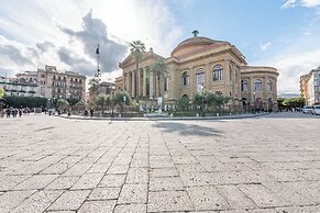 Massimo Foyer 53 by Wonderful Italy