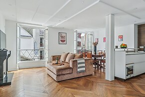 Chic 1BR Near Louvre & Musee d Orsay