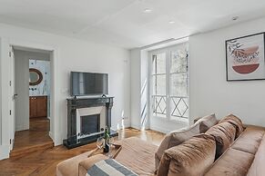 Chic 1BR Near Louvre & Musee d Orsay