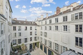 Chic 1BR Near Louvre & Musee d Orsay
