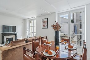 Chic 1BR Near Louvre & Musee d Orsay