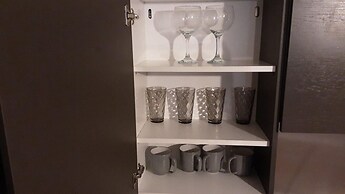 Apartment - Sleeps 4, Pets Allowed & Parking