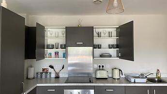 Apartment - Sleeps 4, Pets Allowed & Parking