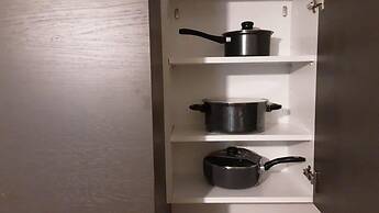 Apartment - Sleeps 4, Pets Allowed & Parking