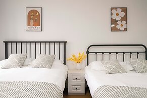 Book and Bed-People's Square
