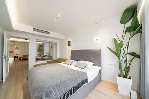 Book and Bed - SML Center
