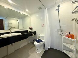Palace - Spacious 1 Bedroom Condo With Shared Pool