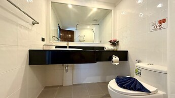 Palace - Spacious 1 Bedroom Condo With Shared Pool