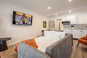 Theatre Hotel by Lodgo