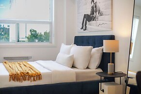Theatre Hotel by Lodgo