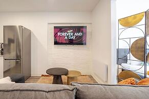 Theatre Hotel by Lodgo