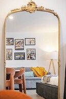 Theatre Hotel by Lodgo