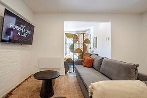 Theatre Hotel by Lodgo