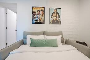 Theatre Hotel by Lodgo