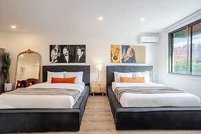 Theatre Hotel by Lodgo