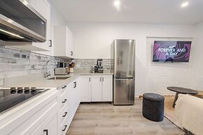 Theatre Hotel by Lodgo