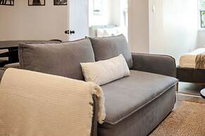 Theatre Hotel by Lodgo