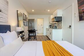 Theatre Hotel by Lodgo