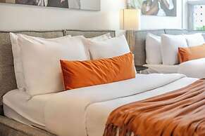 Theatre Hotel by Lodgo